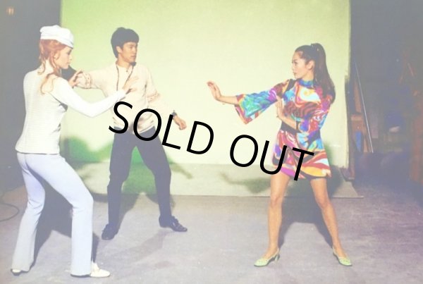 画像4: ナンシー・クワン直筆サインフォルダー(世界100部限定) (4)