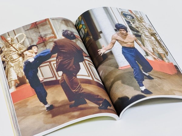 画像3: 【ラスト1冊】イースタンヒーローズブルース・リースペシャル：燃えよドラゴンイモータルレガシー（ソフトカバー） (3)