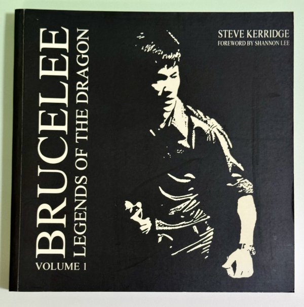 画像1: 【1点モノ】Bruce Lee Legends Of The Dragon Vol.1 通常版 （イギリス本） (1)