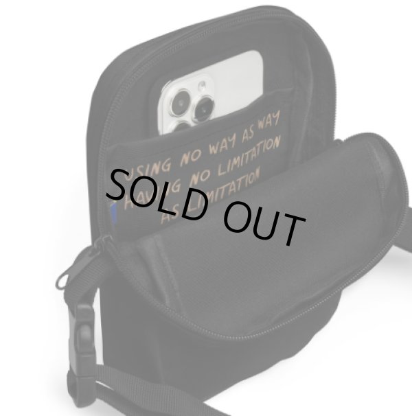 画像2: コアシンボルクロスボディバッグ（ブルース・リー財団公式） (2)