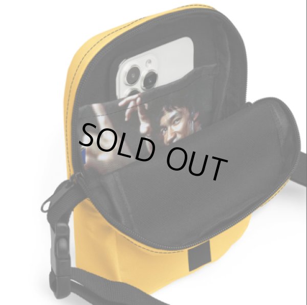 画像2: 死亡遊戯カラークロスボディバッグ（ブルース・リー財団公式） (2)