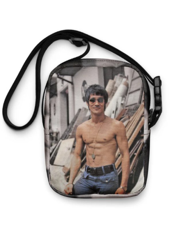 画像1: 【ご予約】ブルース・リーメダリオンクロスボディバッグ（ブルース・リー財団公式） (1)