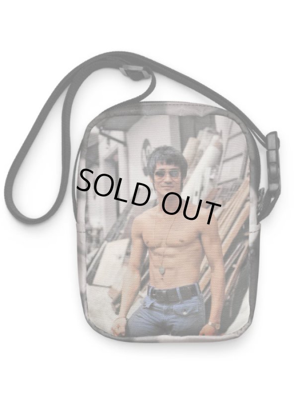 画像1: ブルース・リーメダリオンクロスボディバッグ（ブルース・リー財団公式） (1)