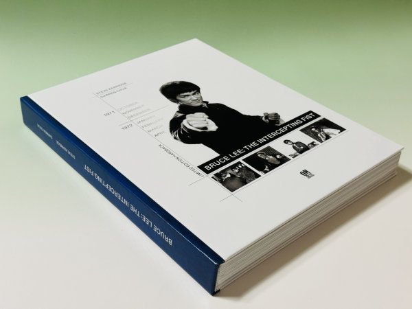 画像2: 【1点モノ】ブルース・リー：インターセプティングフィスト限定版・訳あり品（イギリス本） (2)