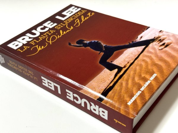 画像2: 【日本語翻訳付き】ブルース・リー：ザ・サイレントフルート限定版（スペイン書籍） (2)