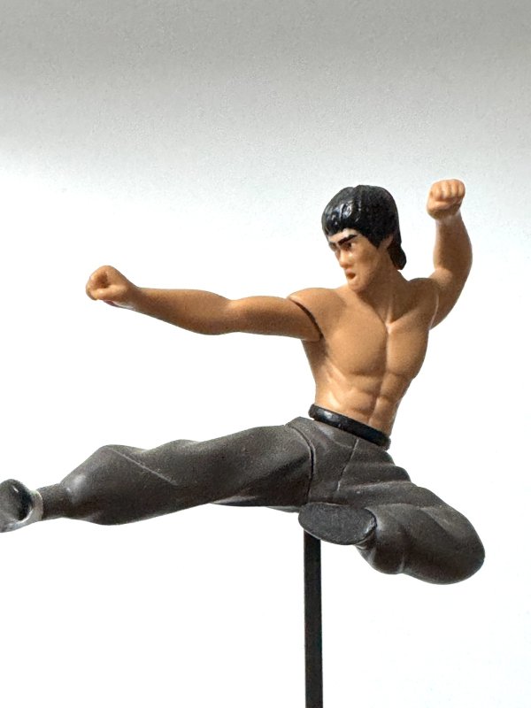 画像2: 【6.ジャンピングキック】ダイドーブレンド×ブルース・リーフィギュアコレクション単品＋缶コーヒー付き (2)